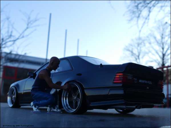 1:18 MERCEDES BENZ 300CE AMG 6,0 C124 1988 LIMITED MIT OVP